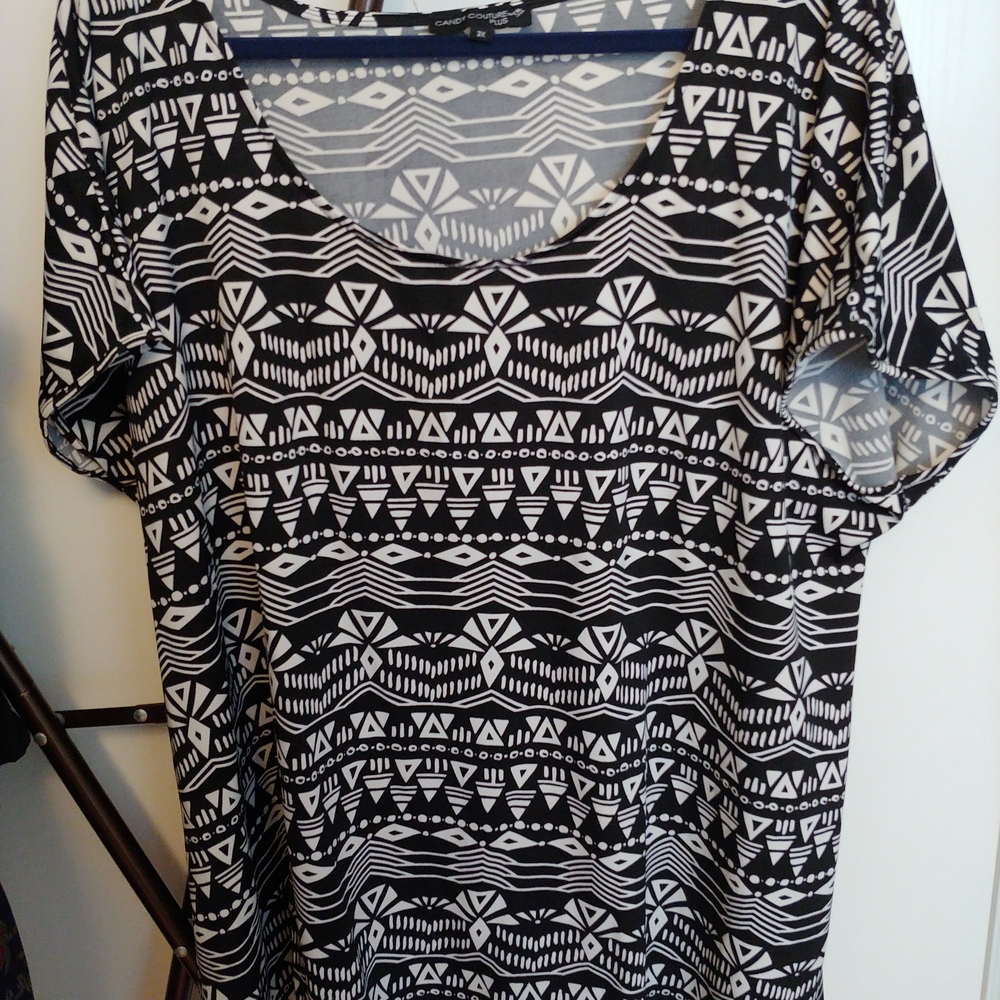 Black and White Geometric Women's Top